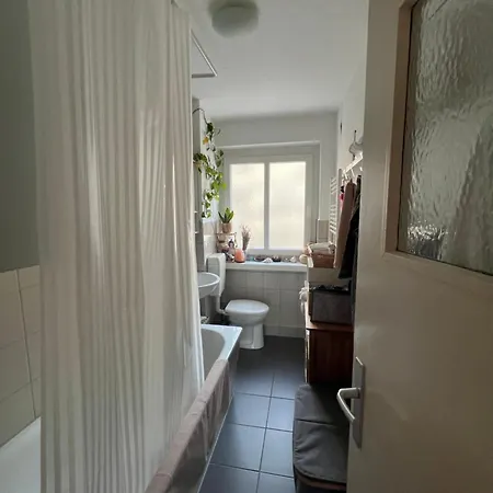 Δωμάτια σε οικογενειακή κατοικία Private Center- Only Women